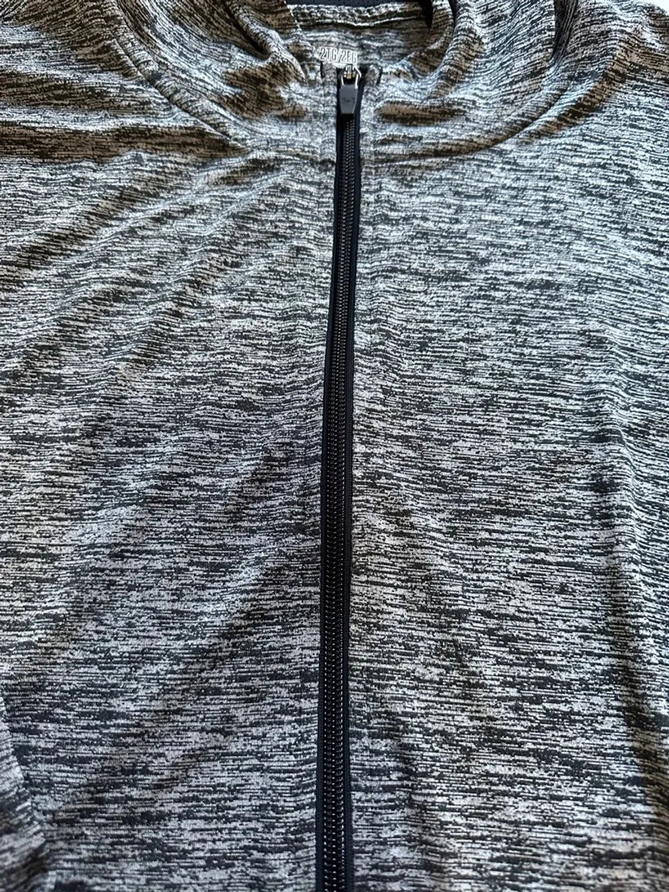 Camisa com capuz UNDER ARMOUR Nova - Importada- Original - Foto 5