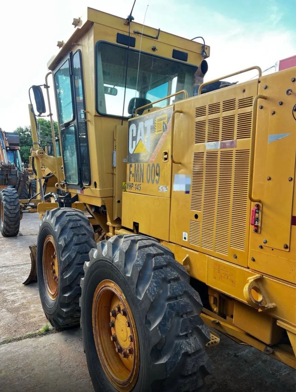 Motoniveladora Caterpillar 120K ano 2014 com 9.000 horas, pintura original, em Goiás  - Foto 3