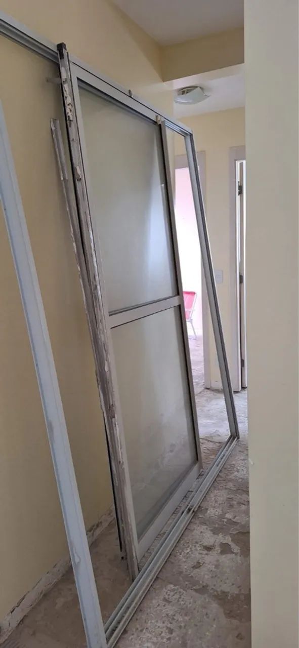 Porta em Vidro Comum de correr duas folhas  700