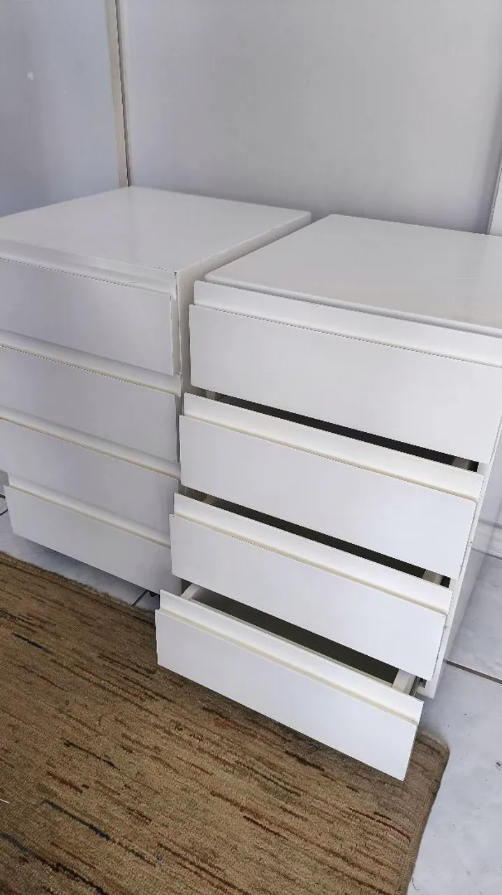 Gaveteiros brancos modernos para organização