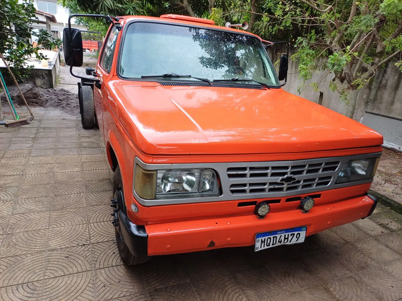 GM / 600 CUSTON D-40