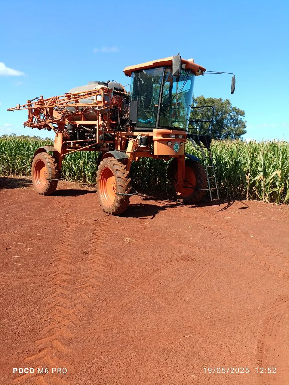 Pulverizador Autopropelido montado trator