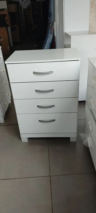 cômoda de 4 gavetas do mostruário 296