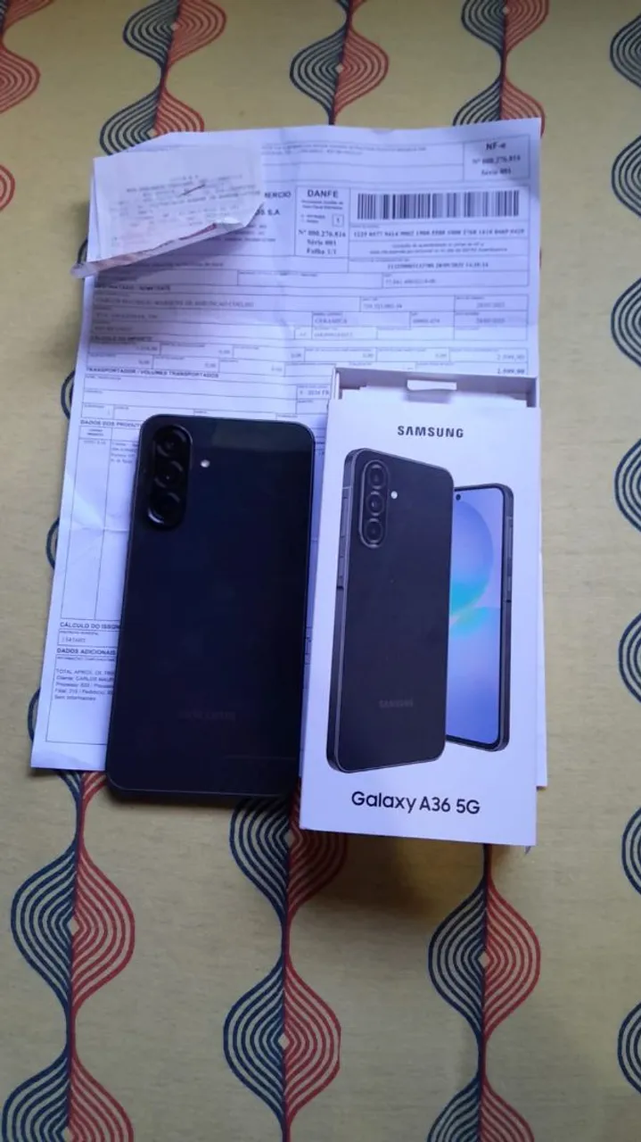 A36.256 5g completo faço negocio com outro celular mas 1mil reais celular bom.