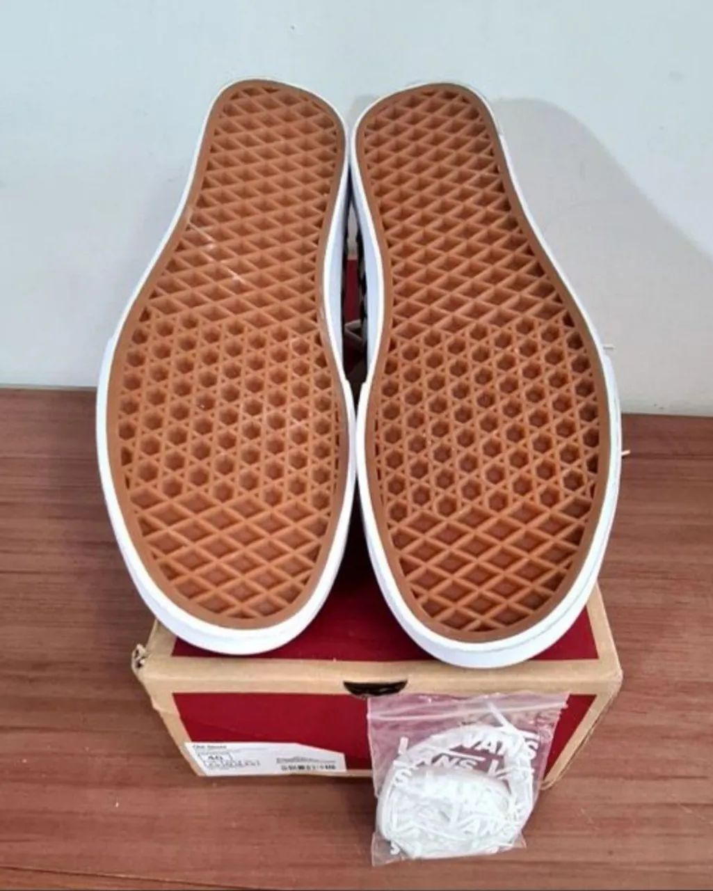 Tênis Vans Old Skool Checkerboard Bege e Preto - Foto 5