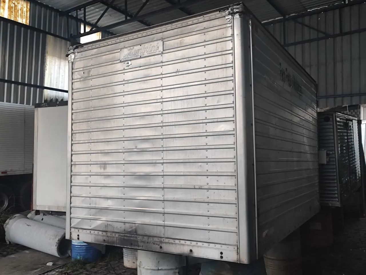 Baú carga seca de diversos caminhões 