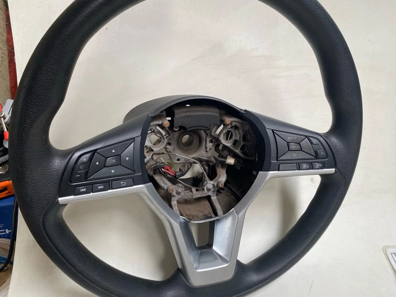 Volante Nissan Frontier 23-24 - Foto 2