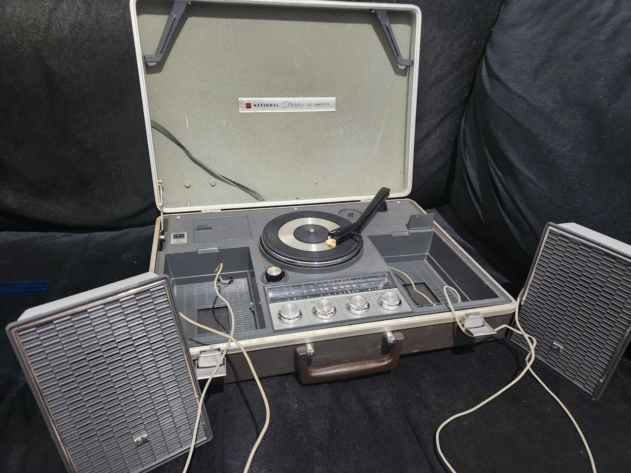Rádio toca-discos vintage National Stereo
