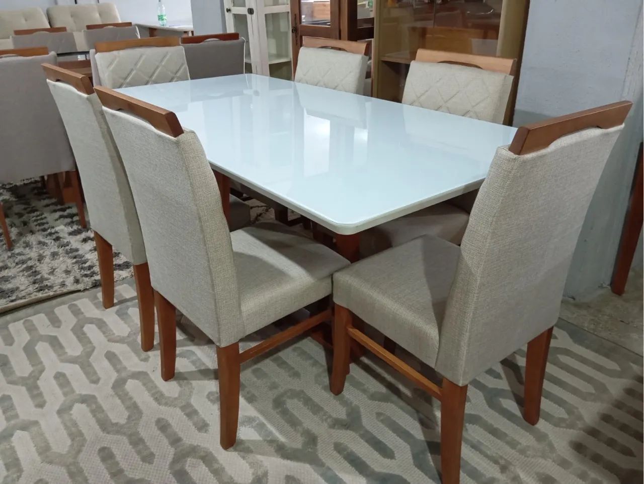 Mesa de Jantar com Tampo Branco e Cadeiras madeira  - Foto 3