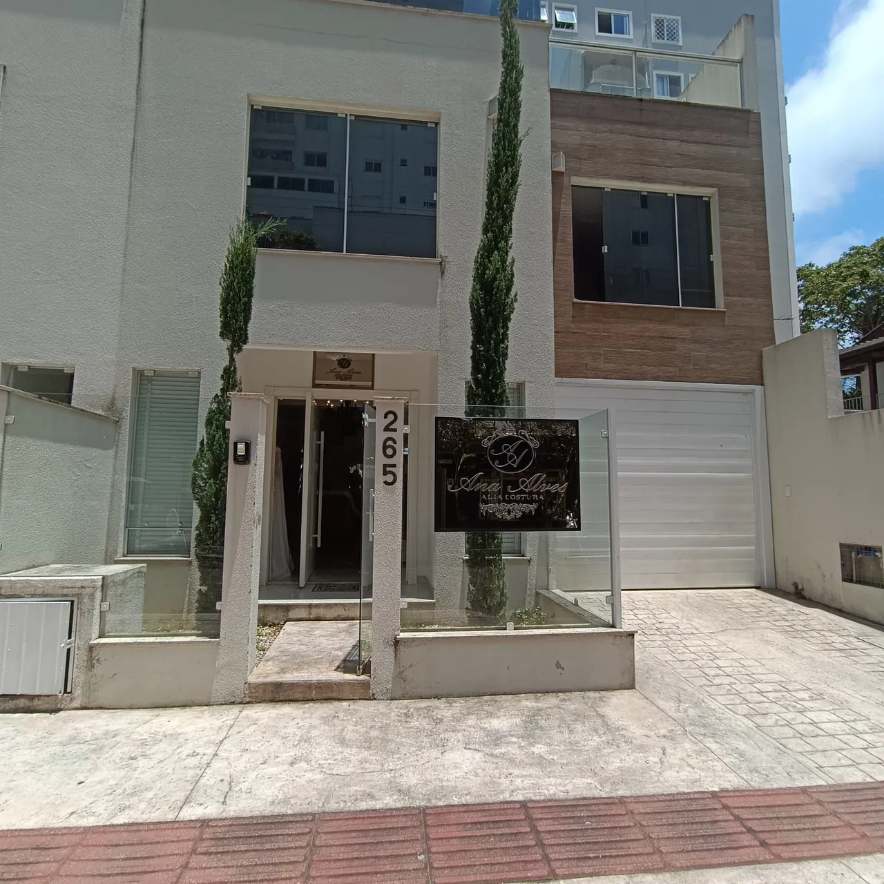 Alugo suite no centro de BC