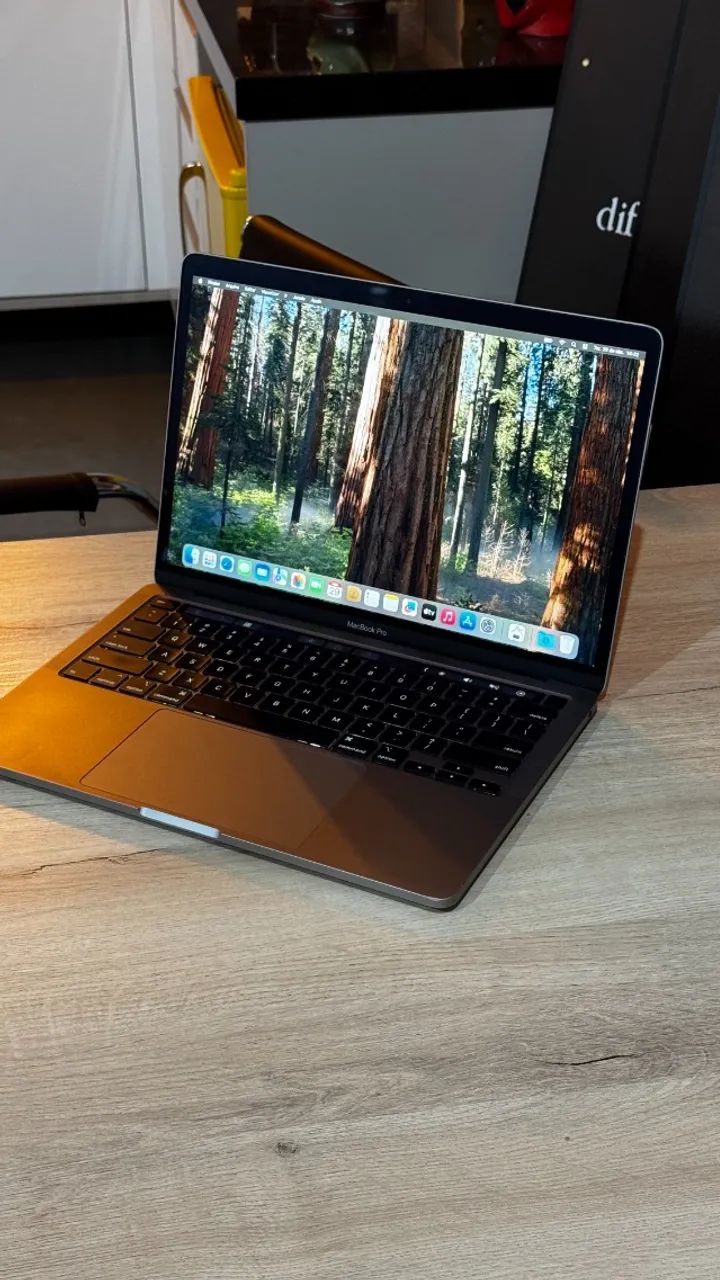 Macbook Pro 2020 8GB Ram | 256GB TouchBar Retina - 3 meses de garantia! Até 12x no cartão 