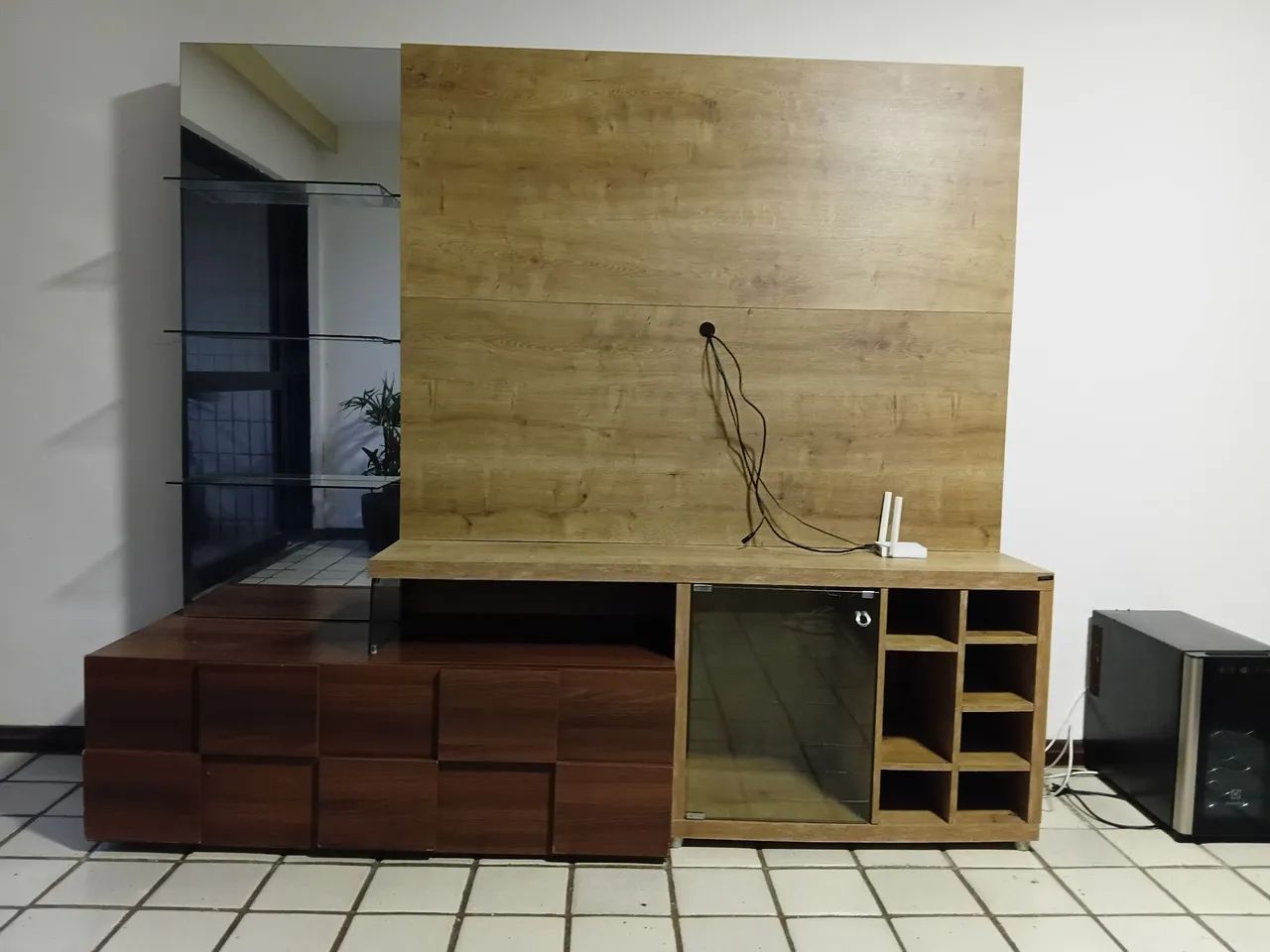 Rack tv, com gavetão, e mini bar