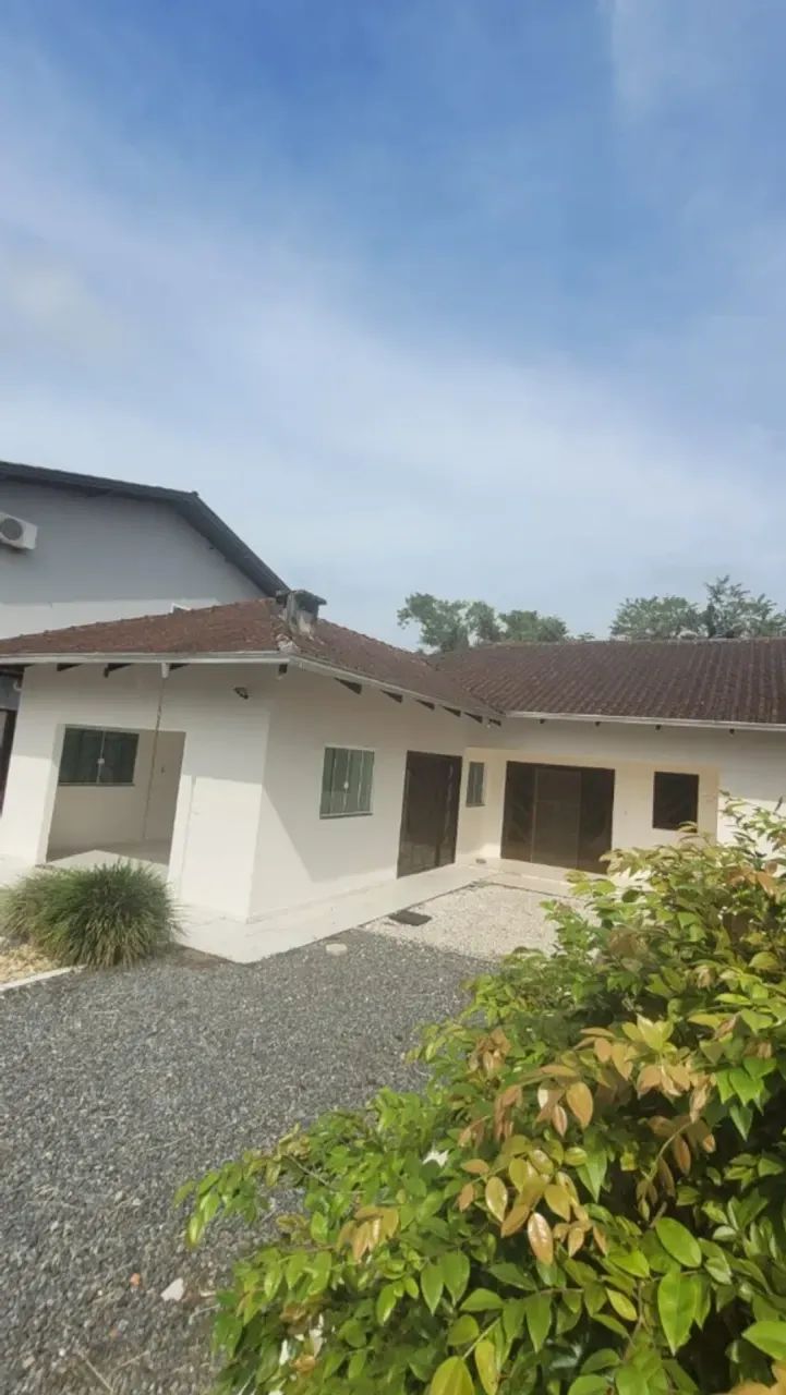 CASA DE 3 DORMITÓRIOS NO VILA NOVA