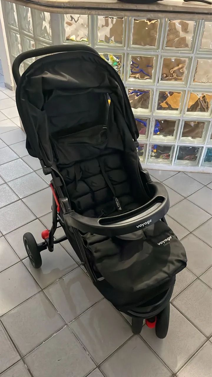 Carrinho de bebê com bebê conforto  - Foto 2