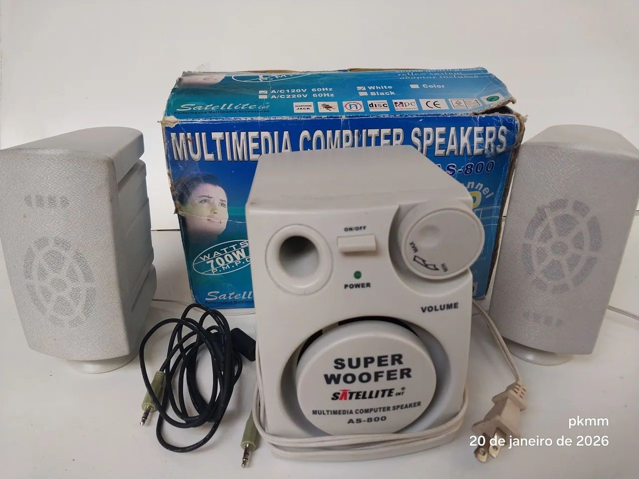 Caixas de som antigas 700 whatss p.m.p.o 127v pc - Foto 3