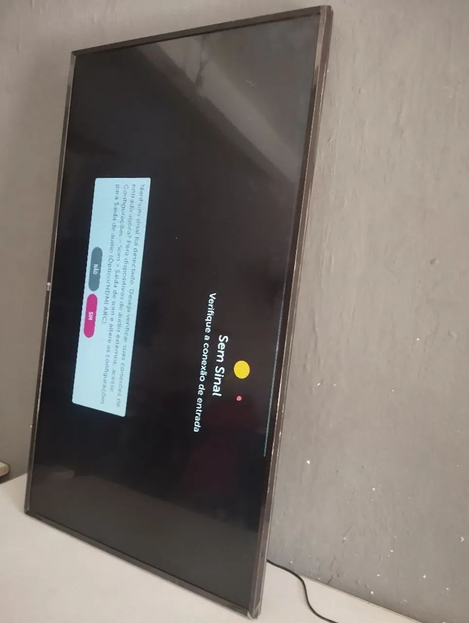 Televisão de 49 LG com problema na tela é para retirar de pé - Foto 2