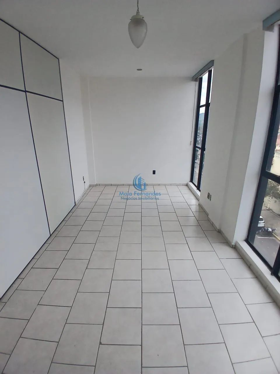 Sala Comercial para Venda e Aluguel em São Lourenço, Centro! REF: LA041