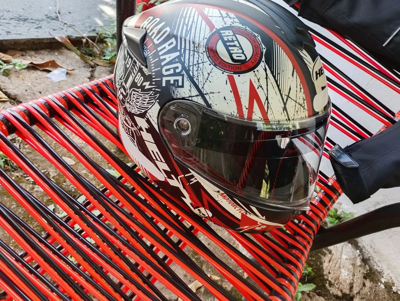 Jaqueta e capacete em ótimo estado de uso, capacete articulado 