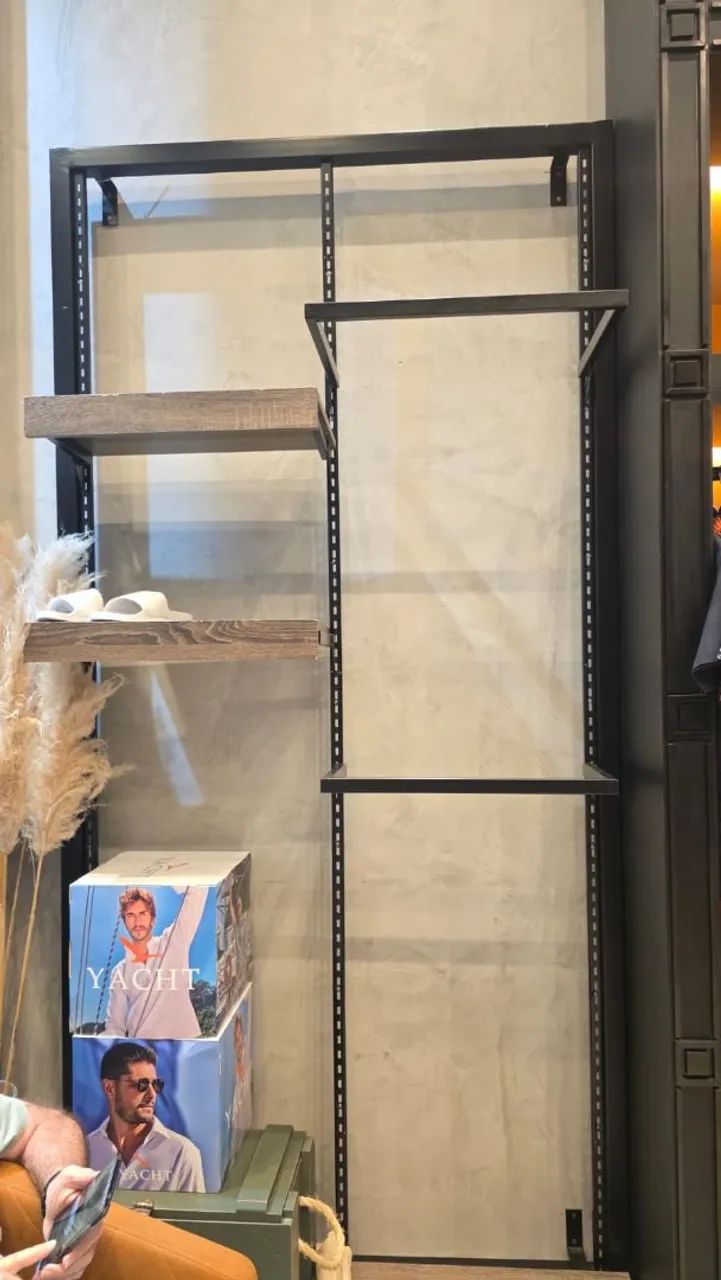 EXPOSITOR PRATELEIRA ARARA PARA LOJAS