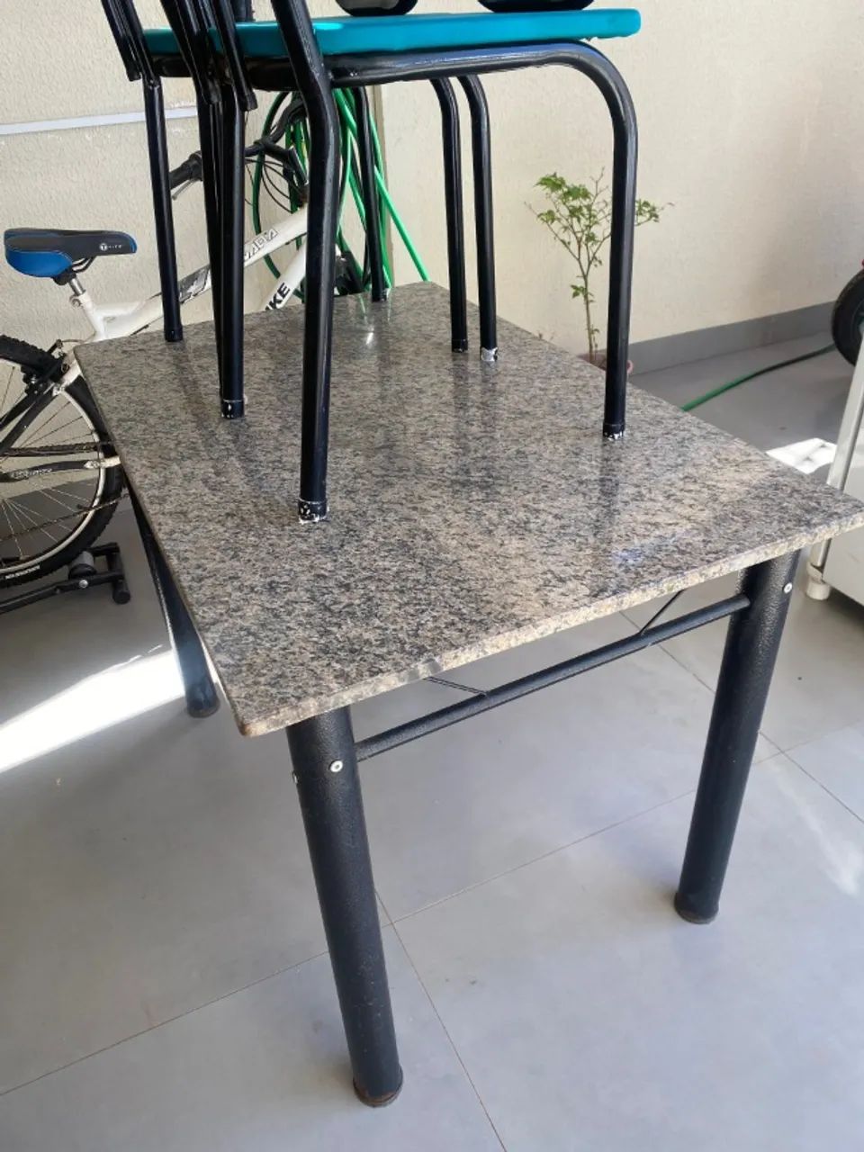 Mesa de Mármore com 4 cadeiras - Foto 4