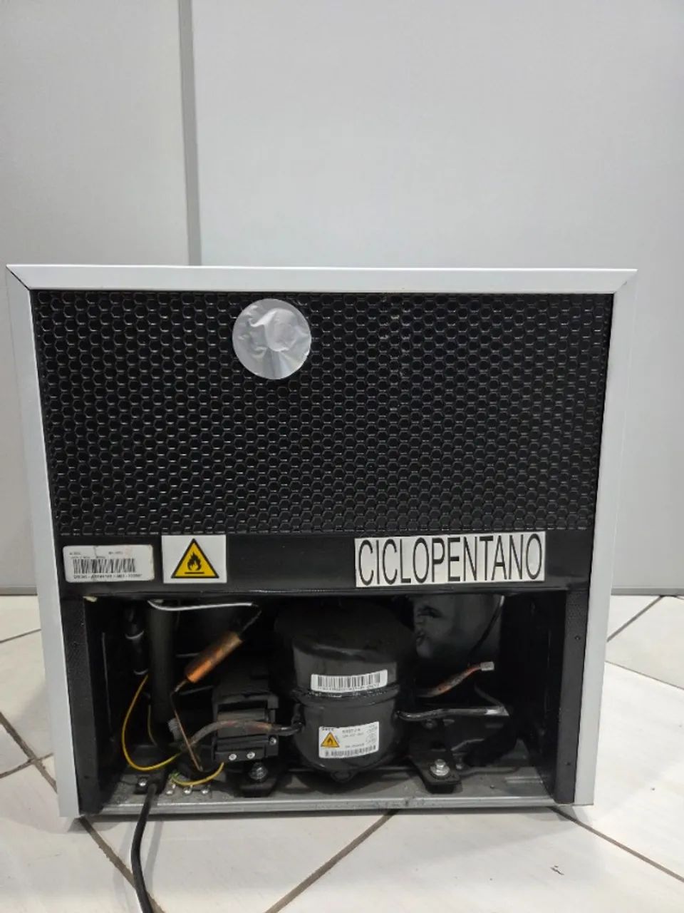 Frigobar Branco 45L 220V Midea - Foto 3
