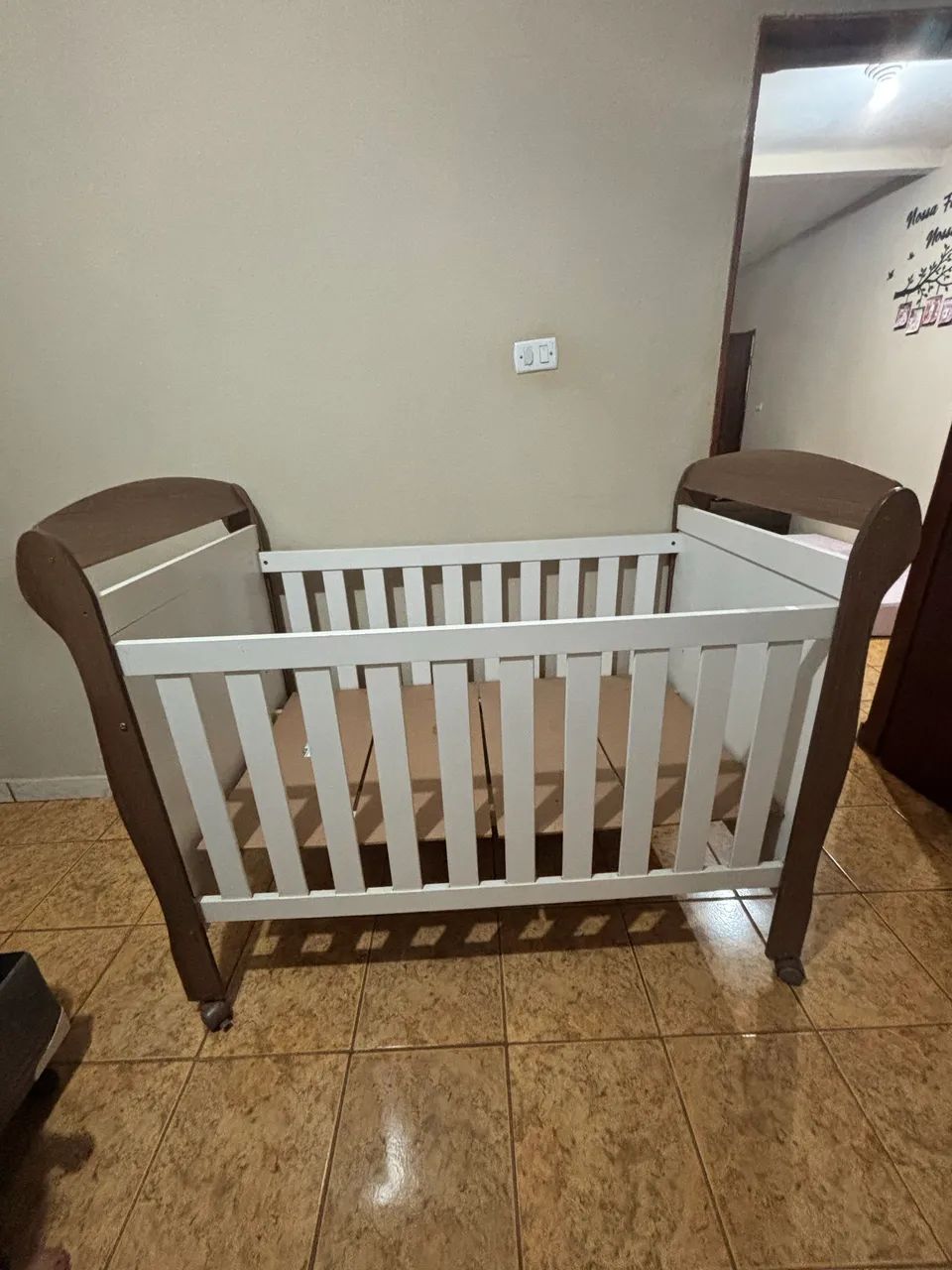 Vendo Berço Infantil com Rodinhas 