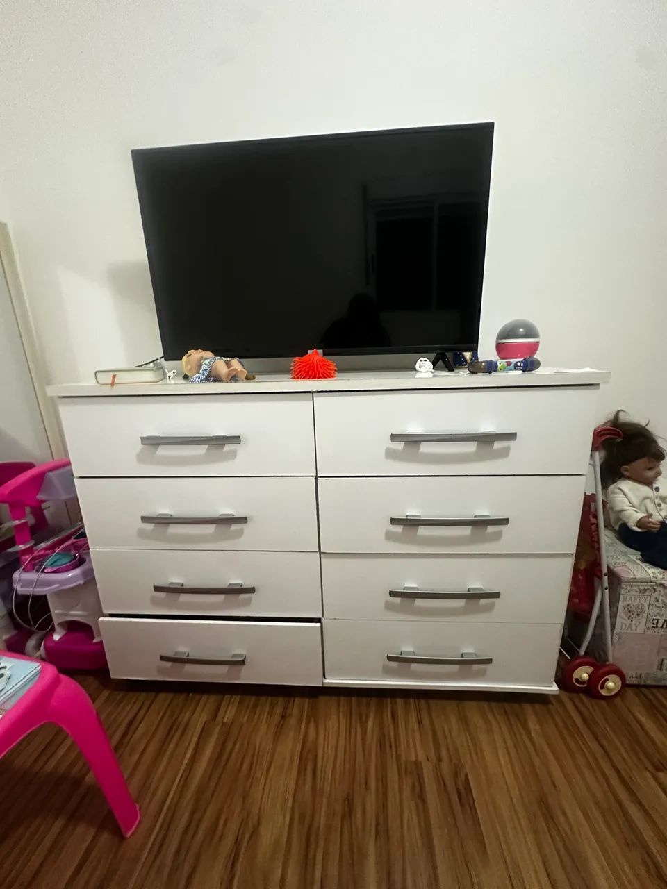 Cômoda 8 gavetas 