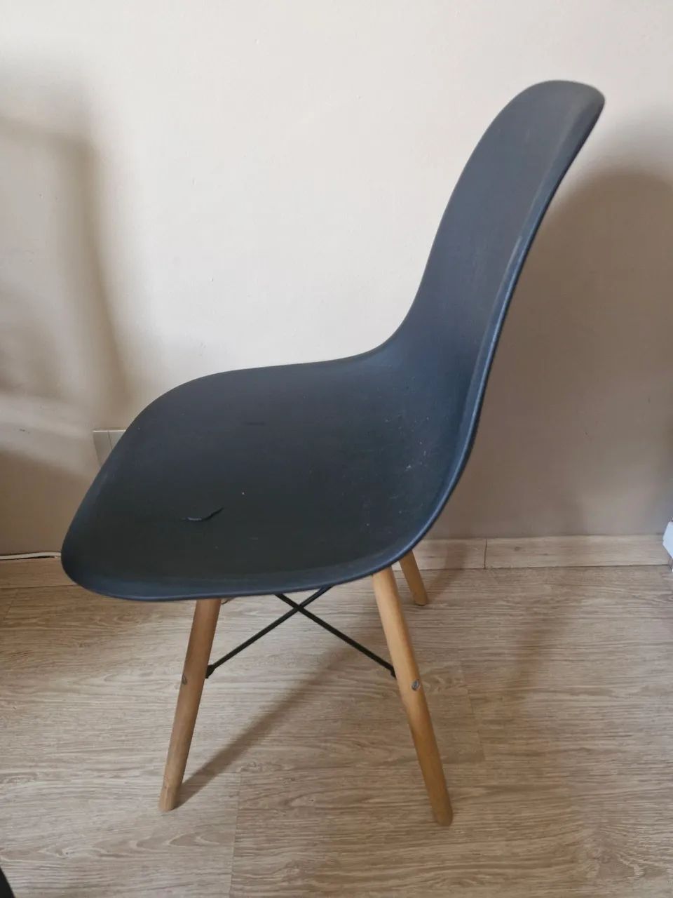 Cadeira Charles eames Tenho duas unidades - Foto 4
