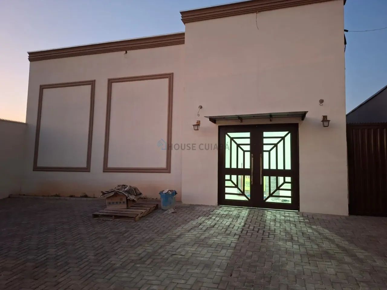 ALUGO!!! Um imóvel comercial de 216 M² de área construída com excelente localiza