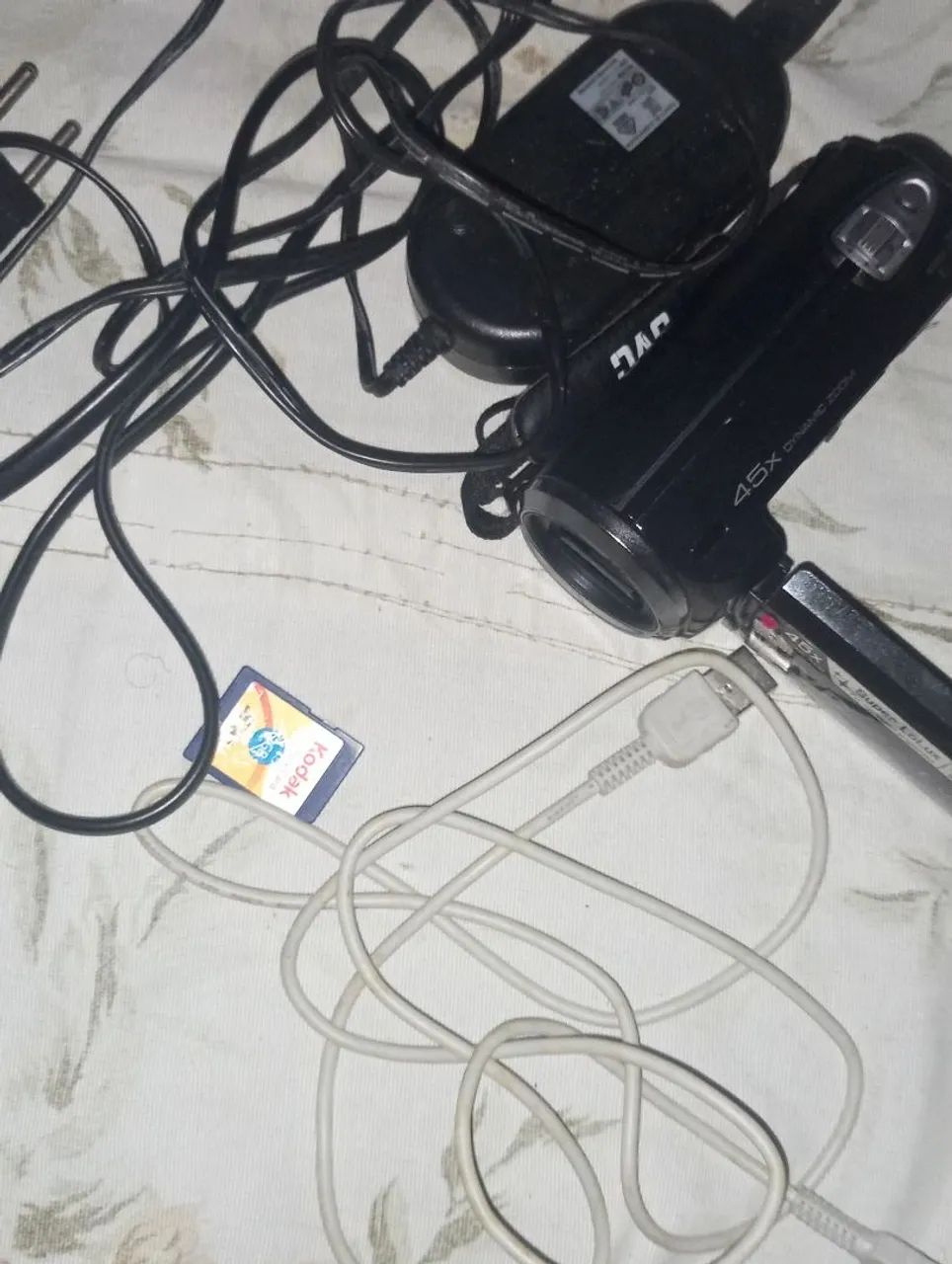 sou a segunda dona dessa câmera, comprei ela recentemente, mas não uso, esta a venda. - Foto 6