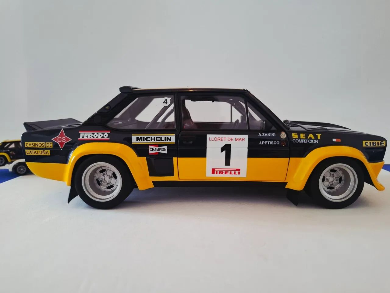 Miniatura Fiat 131 Abarth, escala 1:18- Fabricante Kyosho(Japonesa