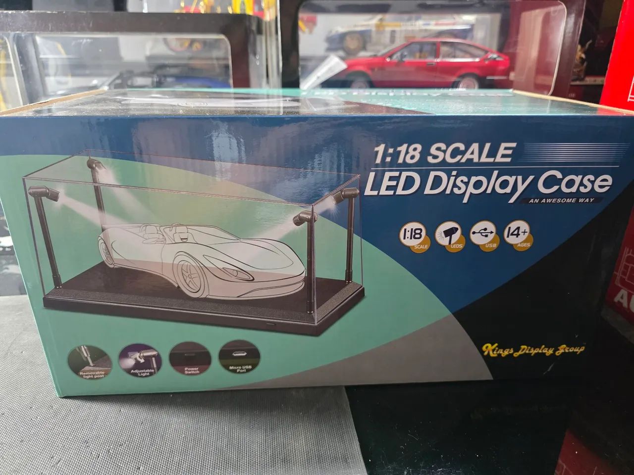Display acrílico 1:18 c base e 4 postes de led bi-focais - Foto 2