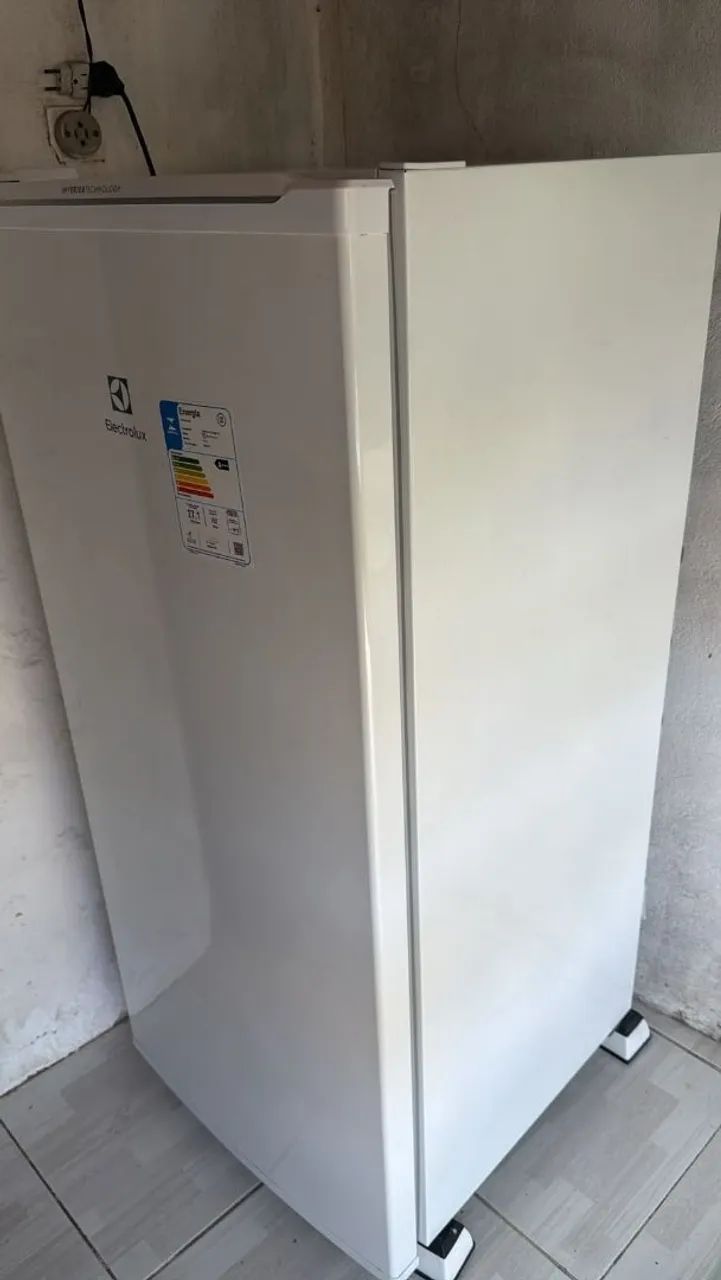Vende-se freezer Eletrolux vertical - Foto 2