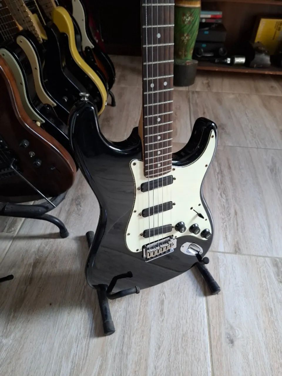 Guitarra Squier Deluxe Hot Rails Stratocaster  - Foto 4