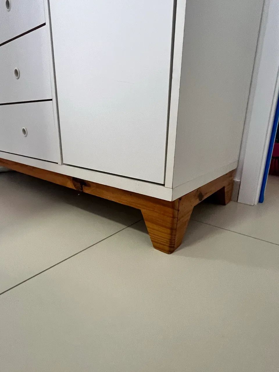 Vendo cômoda com 4 gavetas em excelente estado - Foto 4