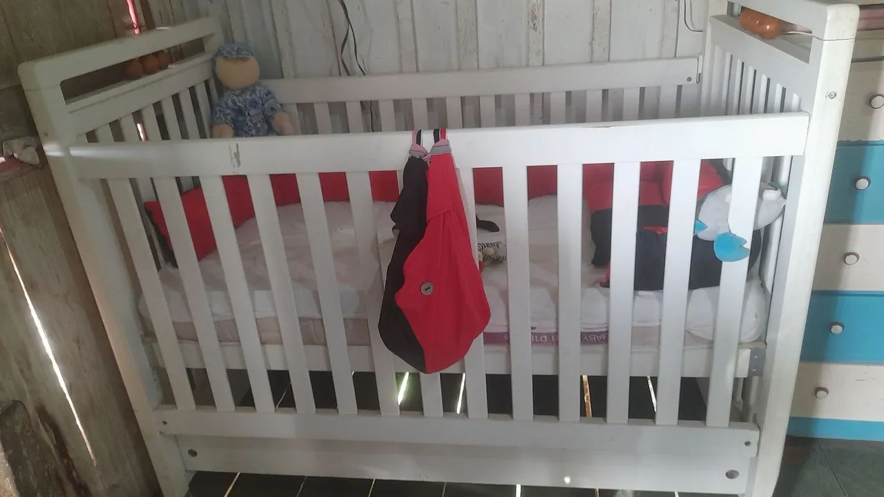 Vende-se berço,e essa 2 bolsas de maternidade 