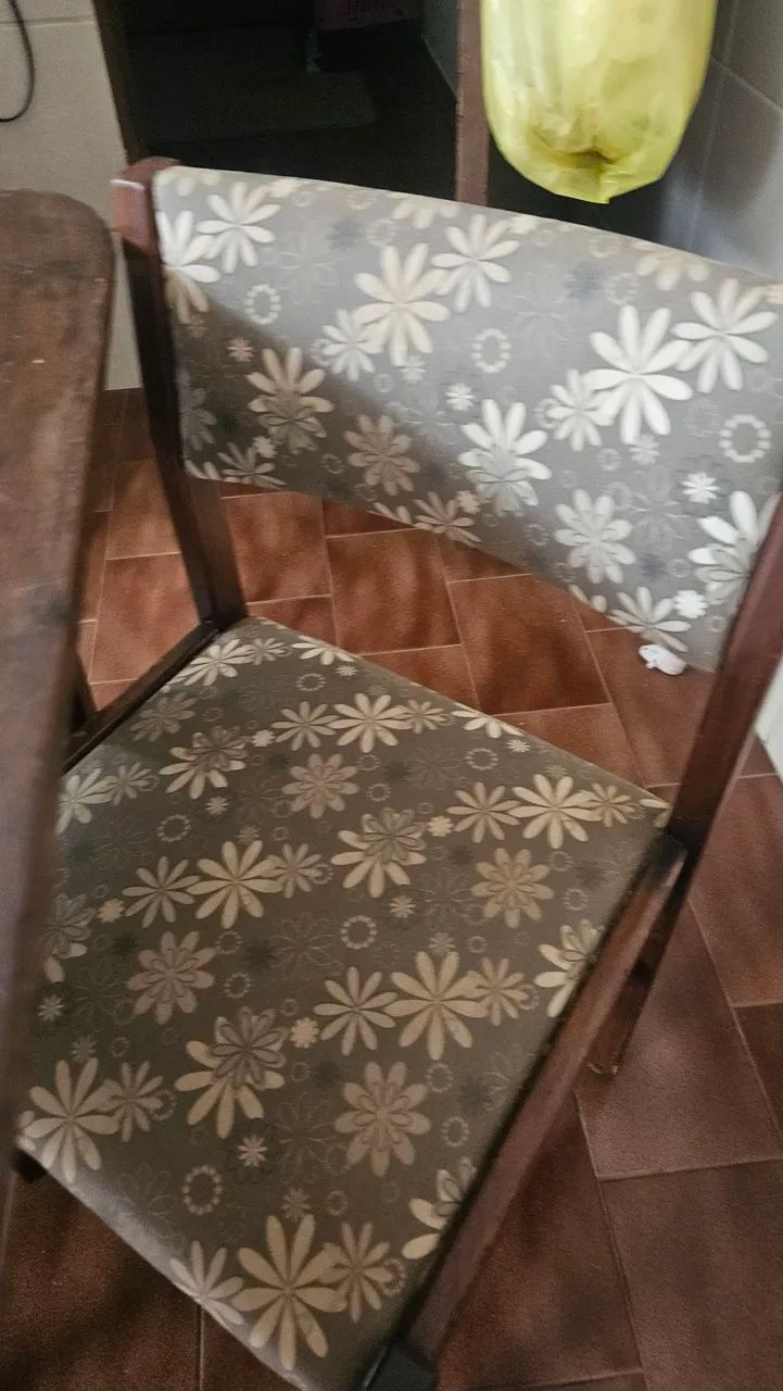 MESA COM 4 CADEIRAS  - Foto 3