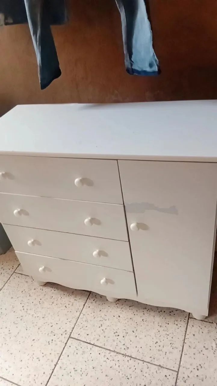 Vende-se cômoda branca 