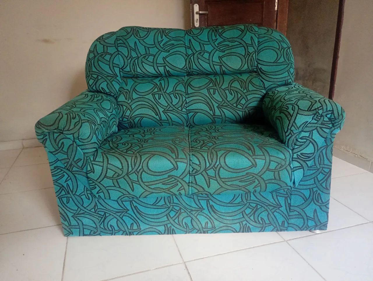 Sofá pequeno de 2 lugares