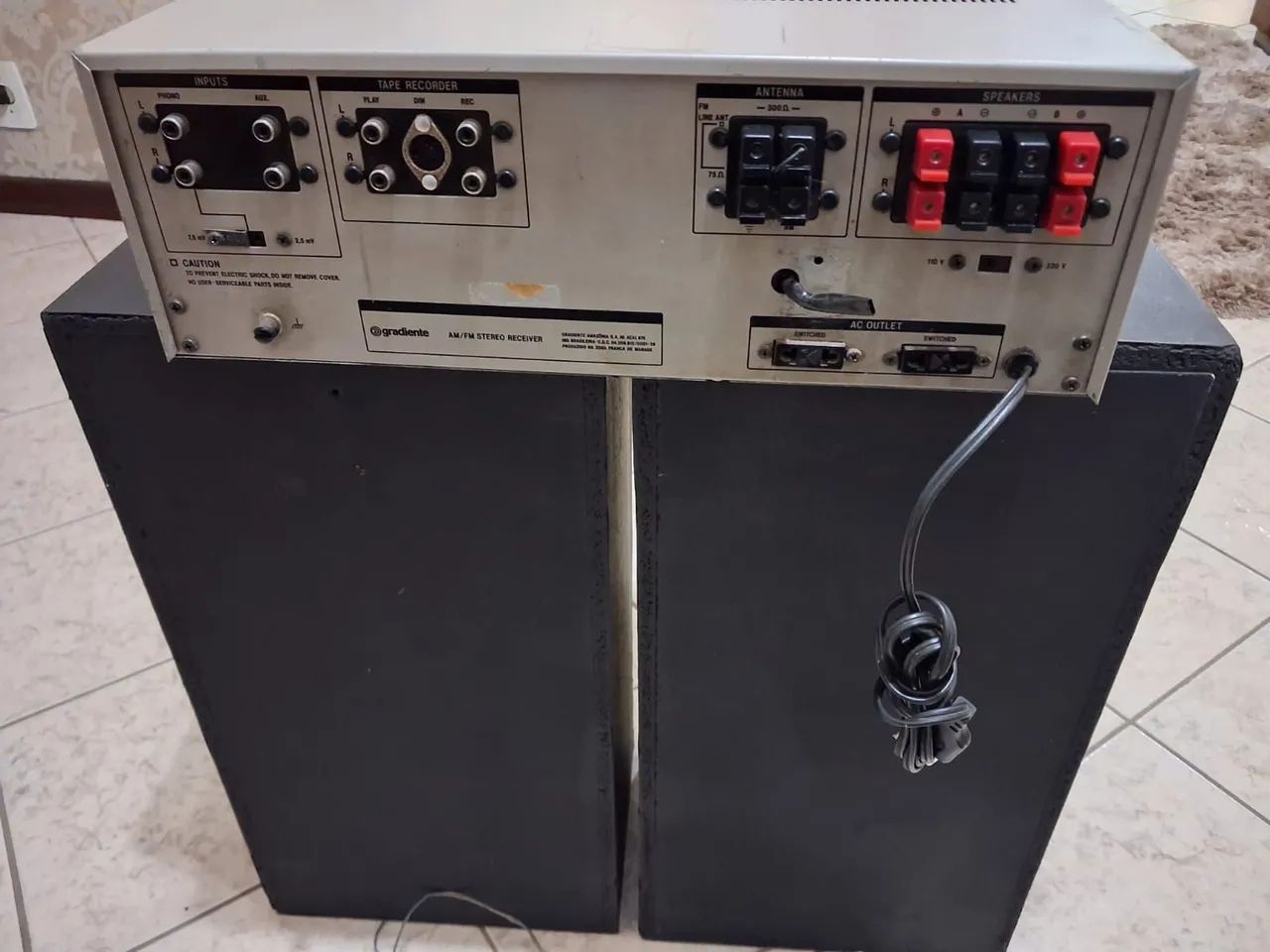 Vendê-se amplicador gradiente modelo 1260 com 2 caixas