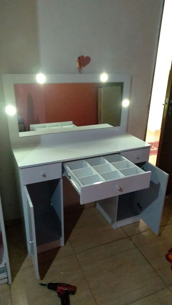 ? ?Penteadeira dos Sonhos com Espelho e LED - Organize-se com Estilo!? - Foto 2