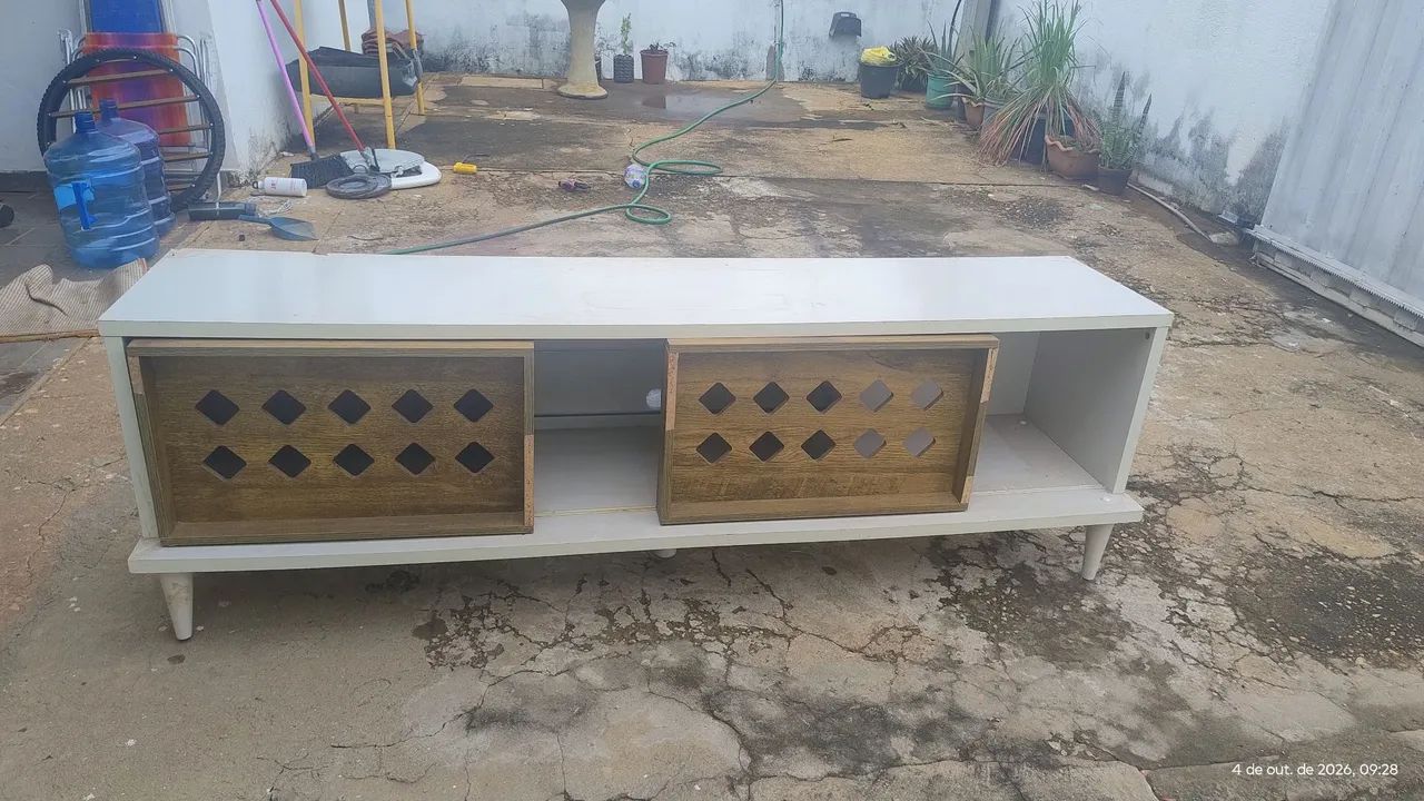 Rack para TV com Portas de Madeira e Nichos - Usado - Foto 2