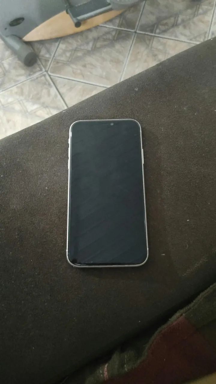 Vendo iPhone 11 128Gb tela de traz trincado  - Foto 2