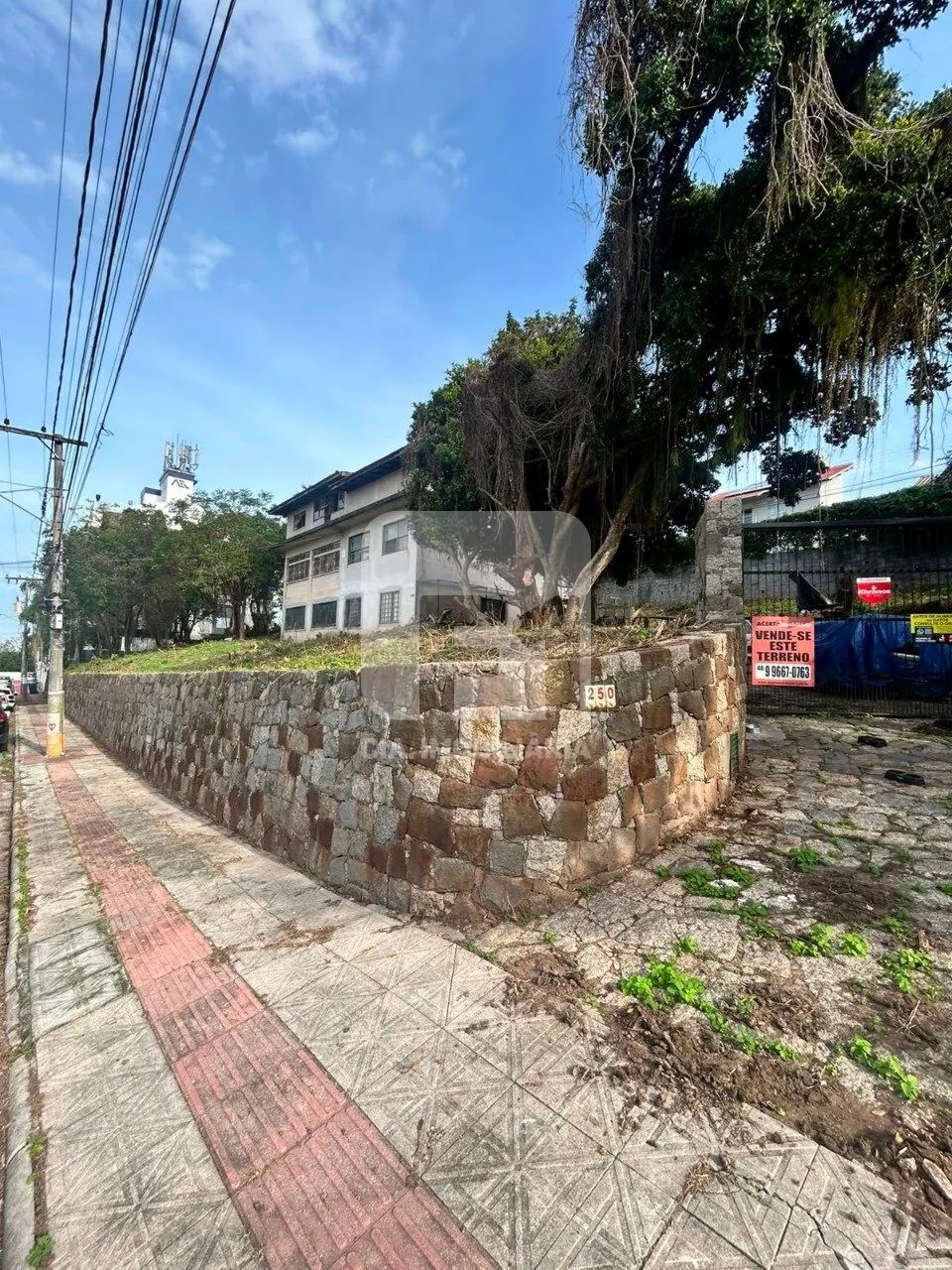 Amplo terreno à venda em Coqueiros