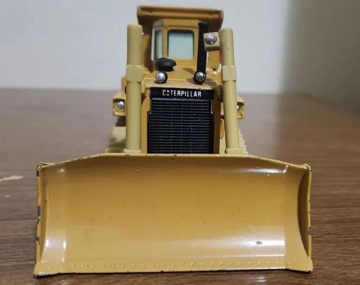 Miniatura Carrinho Trator de Esteiras D8R Caterpillar Anos 80