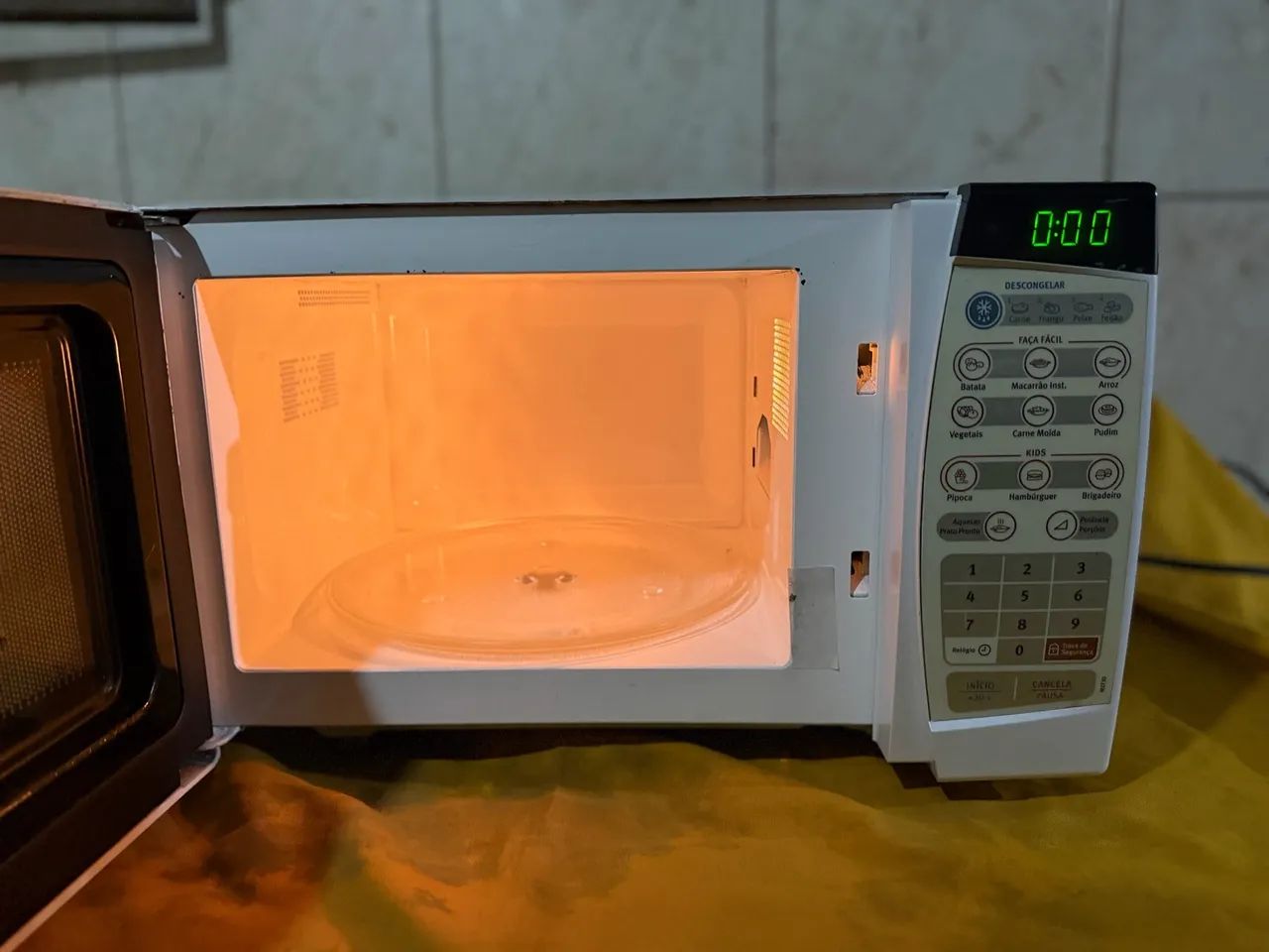 Microondas Electrolux branco! 23 litros  - Foto 2