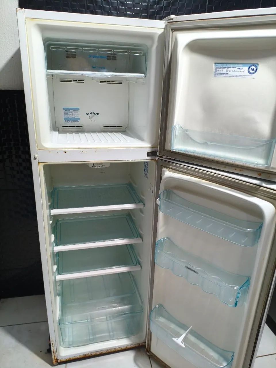 VENDO GELADEIRA ELETROLUX 