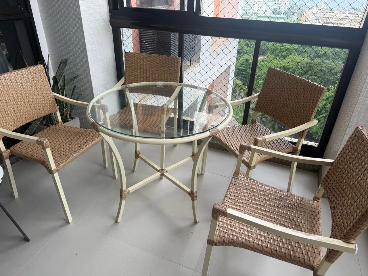 Conjunto mesa e cadeira varanda 