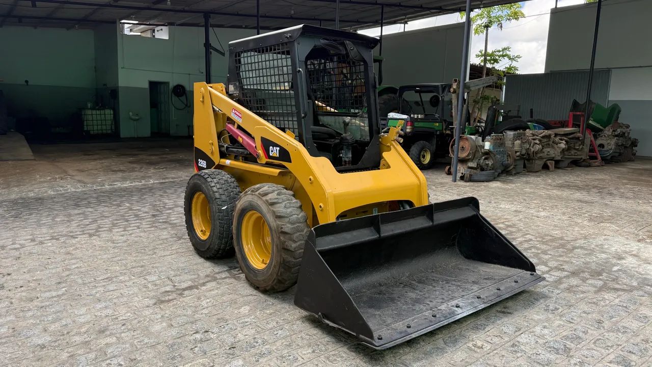 Mini Carregadeira CAT226B