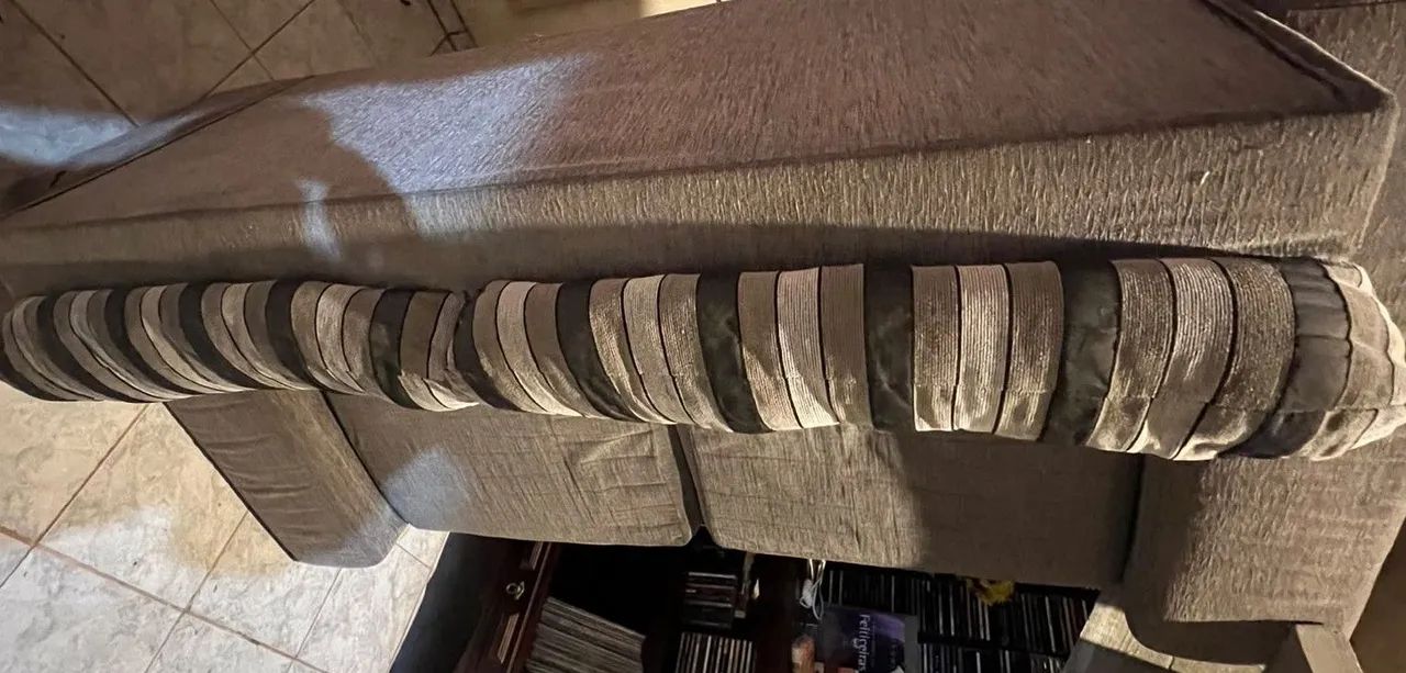 Desapego Urgente: Sofá de Tecido Cinza com Módulo Lateral - Foto 2